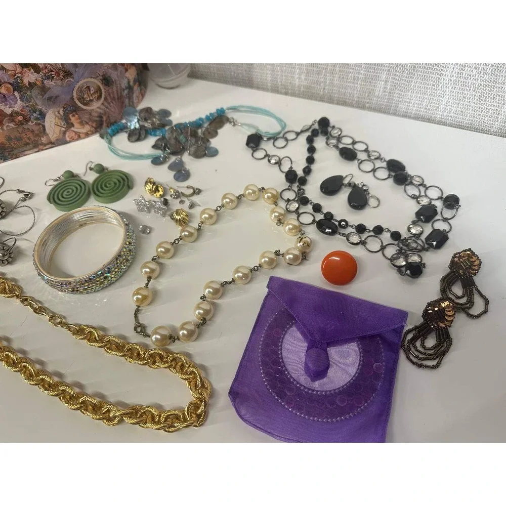 Vintage Floral Jewelry Chest with Costume Jewelry Lot - 057(79)